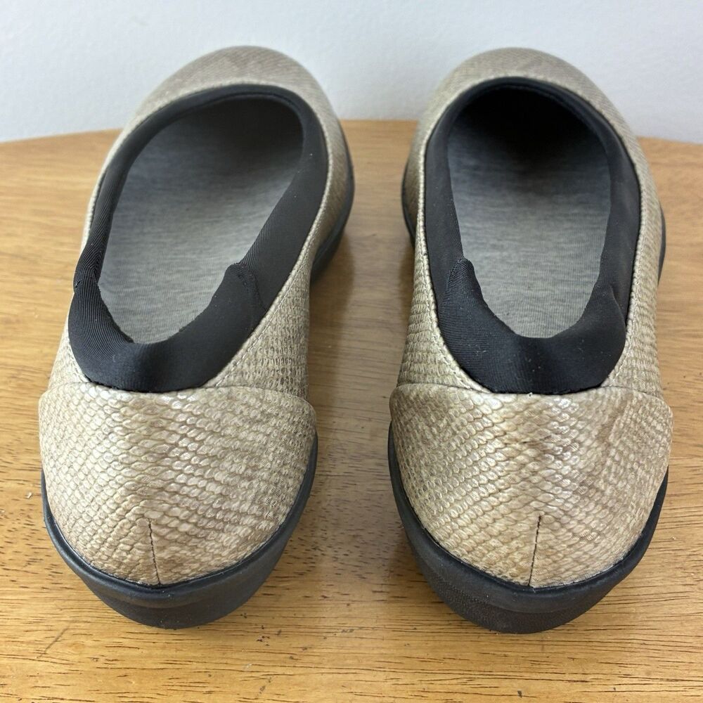 Clarks Cloudsteppers Ayla Low Ballet Flat Taupe Snake US Women's 7M - Picture 5 of 8
